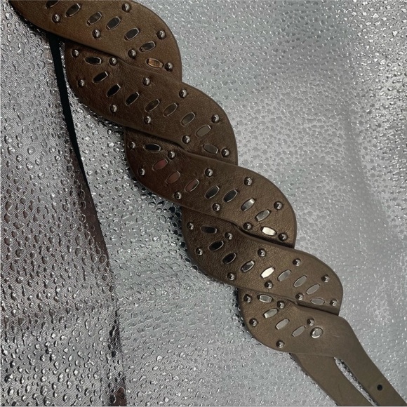 NWOT Twisted Metallic Beaded Double Buckle Belt - Picture 5 of 7